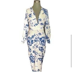 Boohoo | size 6 | new with tags floral dress with plunge v neck